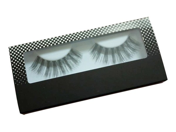False Lashes Are Making Women Ready To Go Even Without&nbsp;Makeup